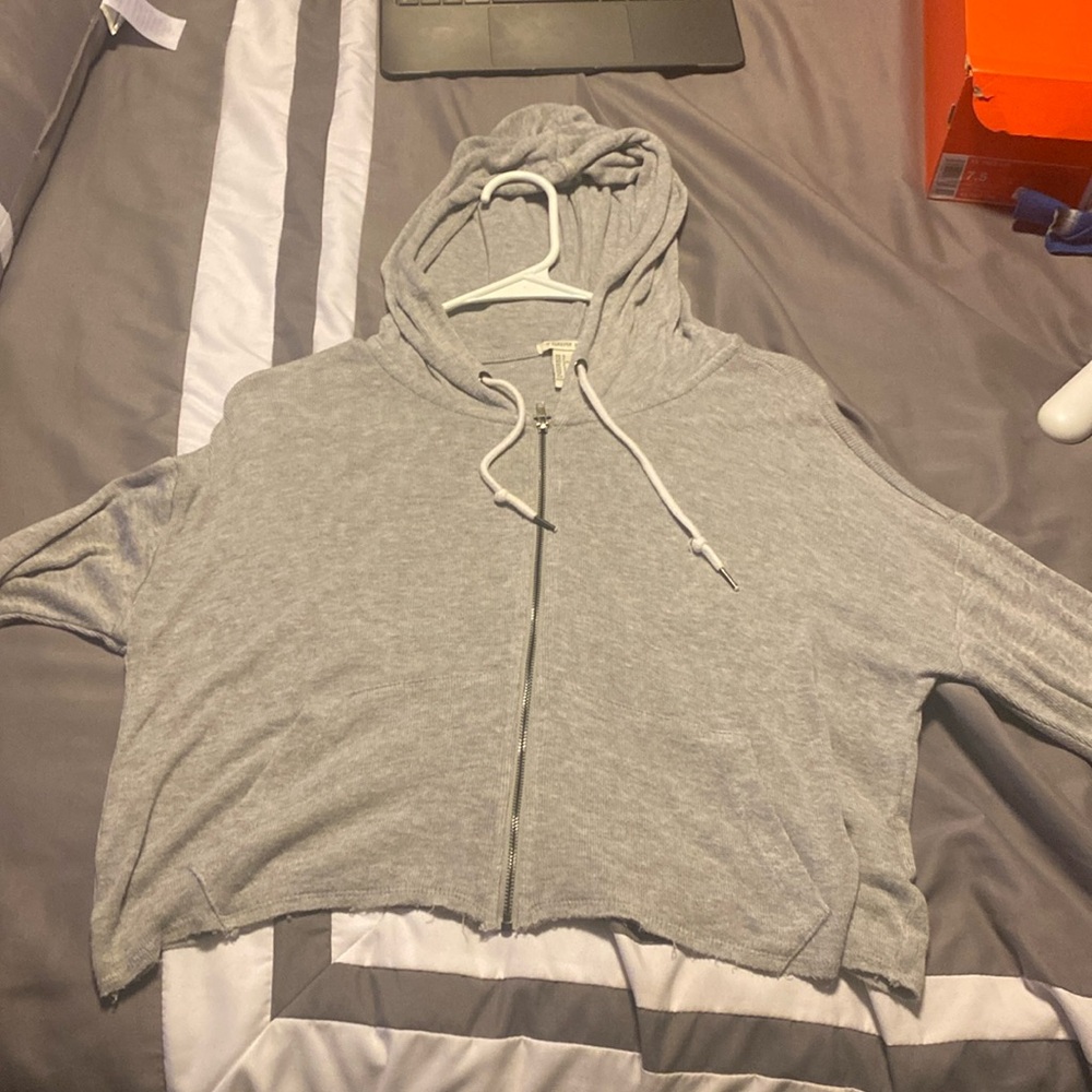 Grey breathable zip up croptop